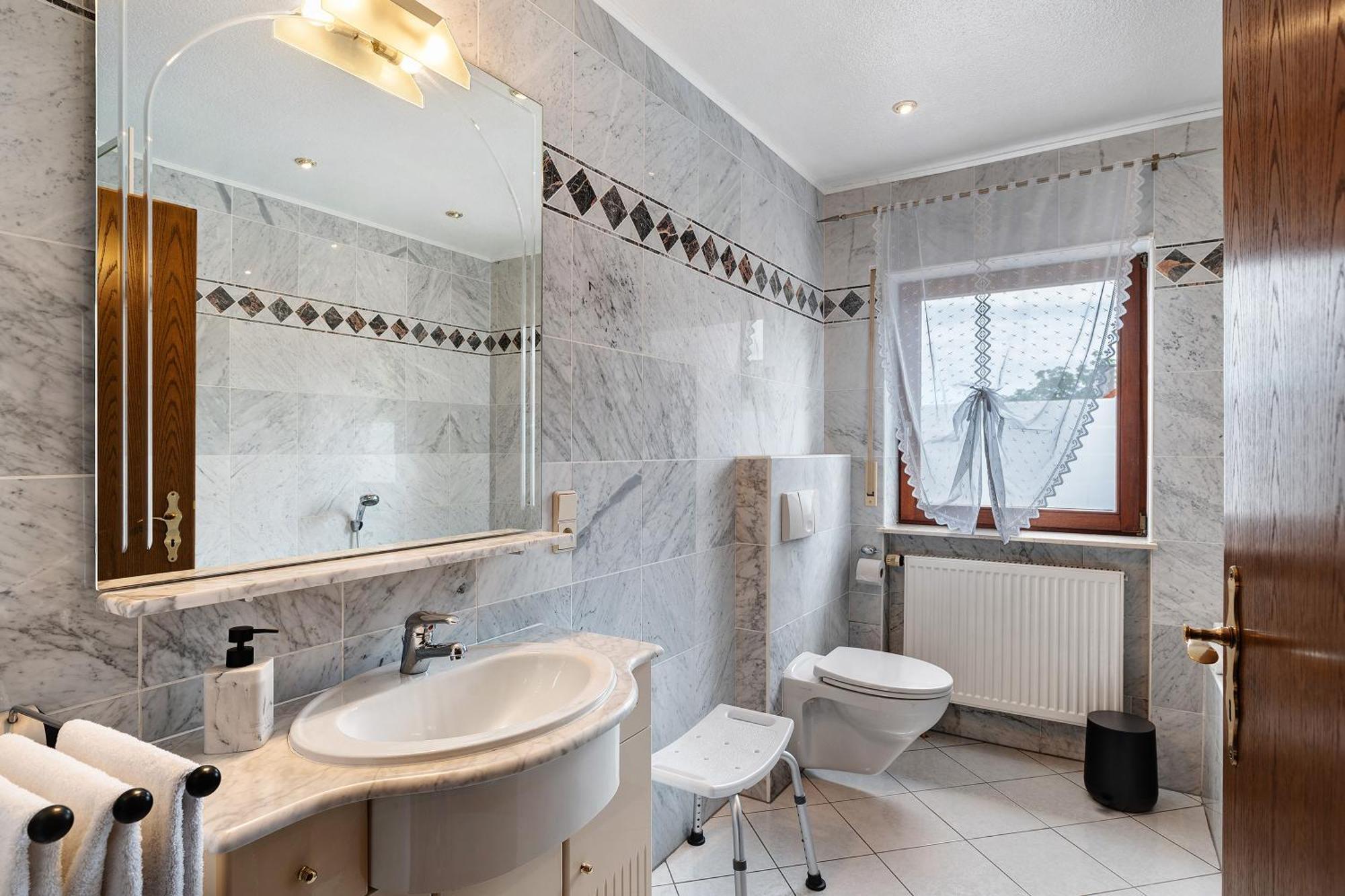 Apartament Serr *